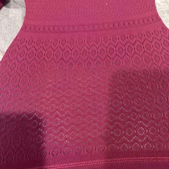 🍋 Lululemon Reveal Mindful Motion Mesh 1/2 Zip Yoga Long sleeve Top Deep Ruby - Picture 13 of 14